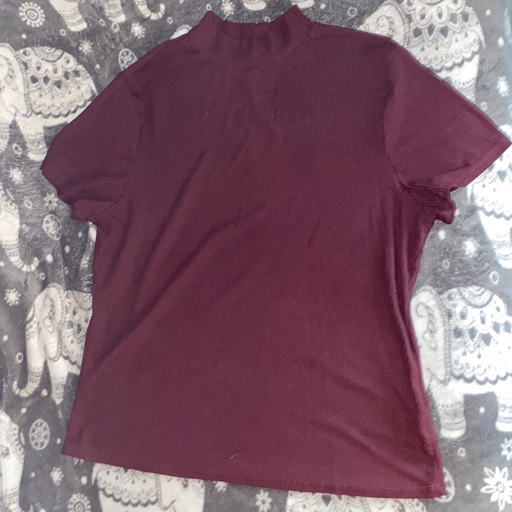 Maroon ribbed mock neck tee